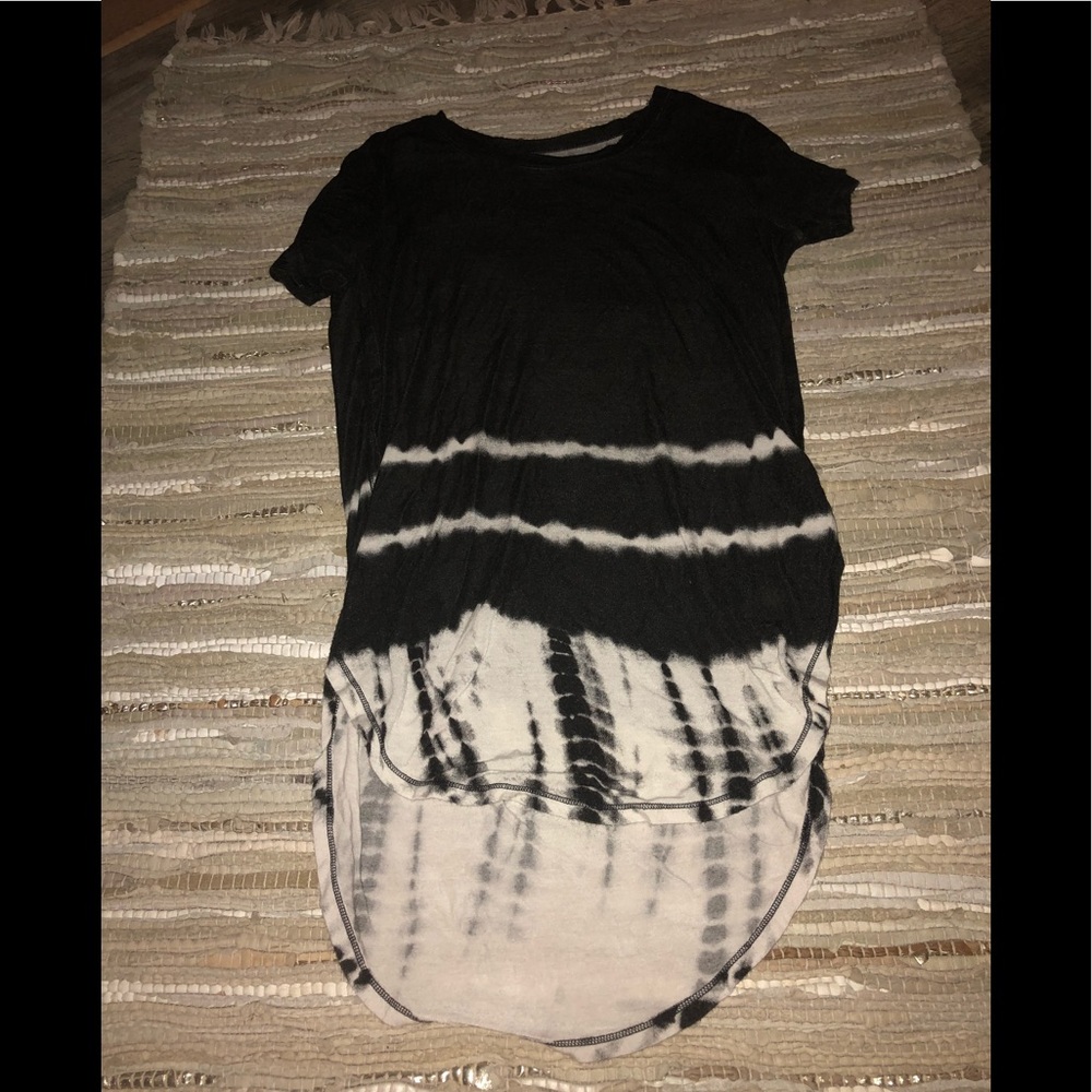 White and gray T-shirt